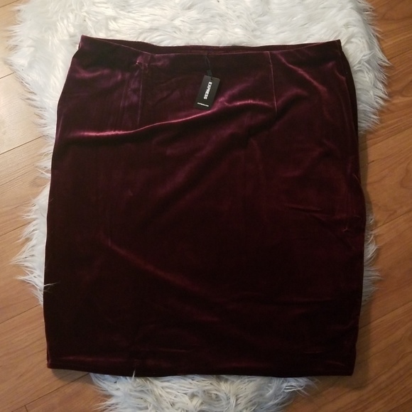 Express Dresses & Skirts - BNWT - EXPRESS High Waisted Velvet Mid Thigh Skirt